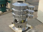 Multilayer vibrating sieve